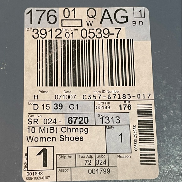 St. John’s Bay size 10 champagne colored sandals - Picture 8 of 9